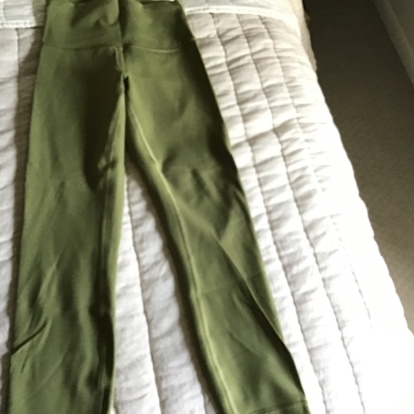 Lululemon wonder train 25” tights green size 4 - Picture 2 of 3